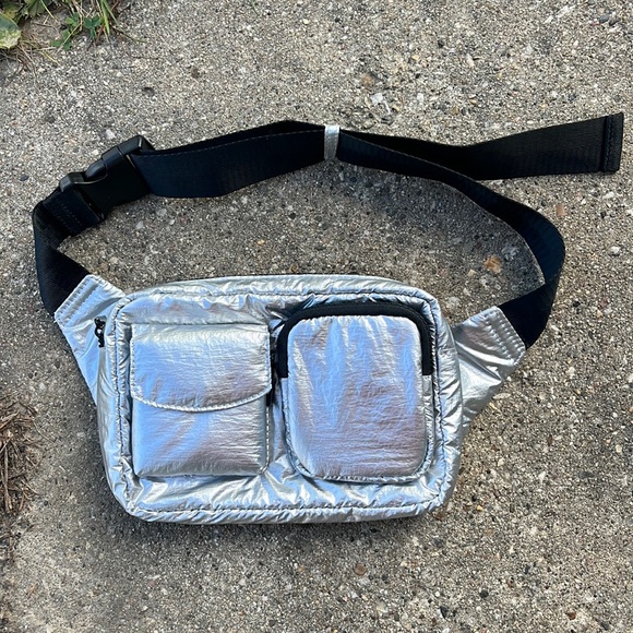 Amazon Handbags - New silver metallic Crossbody/belt bag/fanny pack